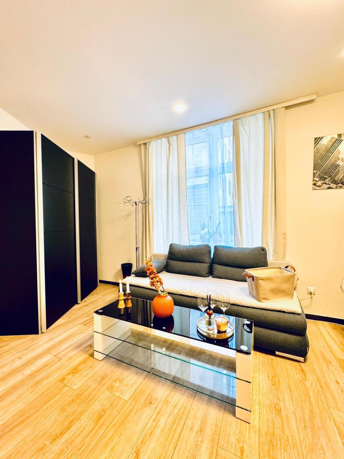 Central King Studio - 10 Mins Walk From Downtown Відень Екстер'єр фото